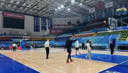 hth-记者：洛夫顿、王哲林留在上海治疗，将缺席客战宁波的比赛